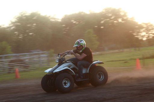 Quad rijden groep volwassenen